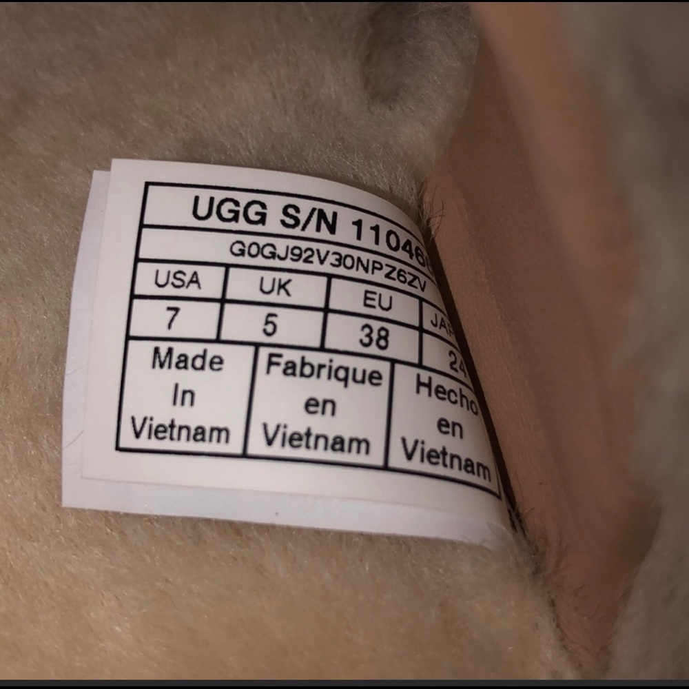 UGG FUZZ YEAH ! Size 7 EUC Peach /Pink - Picture 3 of 3